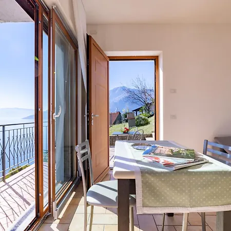 Lory, Διαμέρισμα Domaso