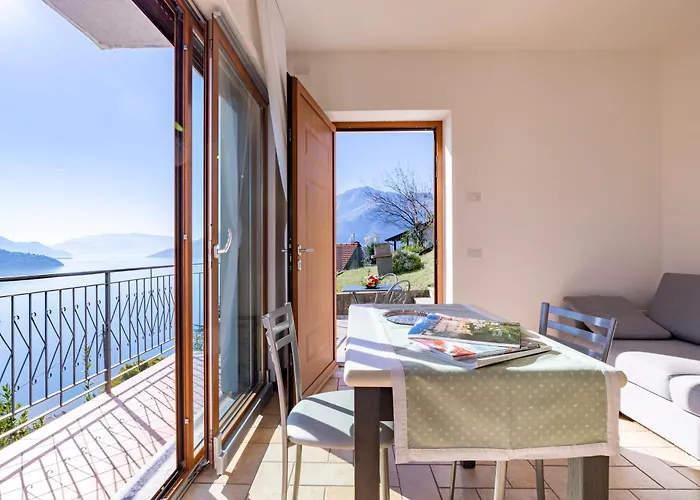 Lory, Apartament Domaso