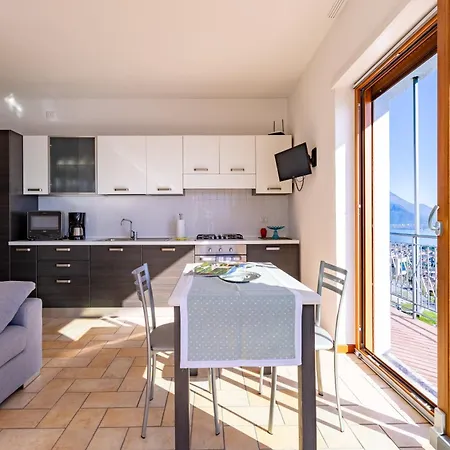 Lory, * دومازو